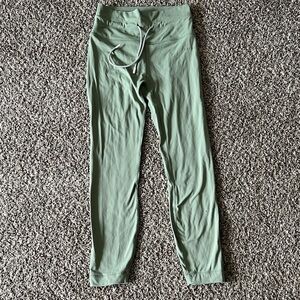 CREAM YOGA leggings in sage green size M